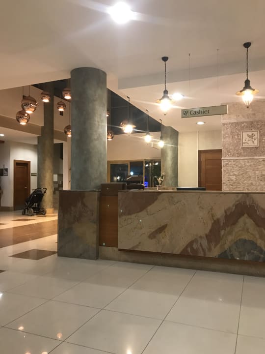 Lobby Side Breeze Hotel