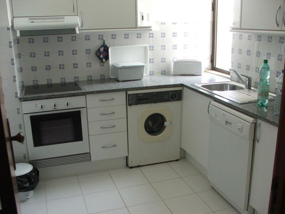 Einrichtung der Küche Hotel Monte Dourado