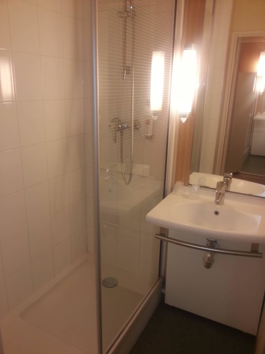 Badezimmer ibis Hotel Paris Montmartre 18ème