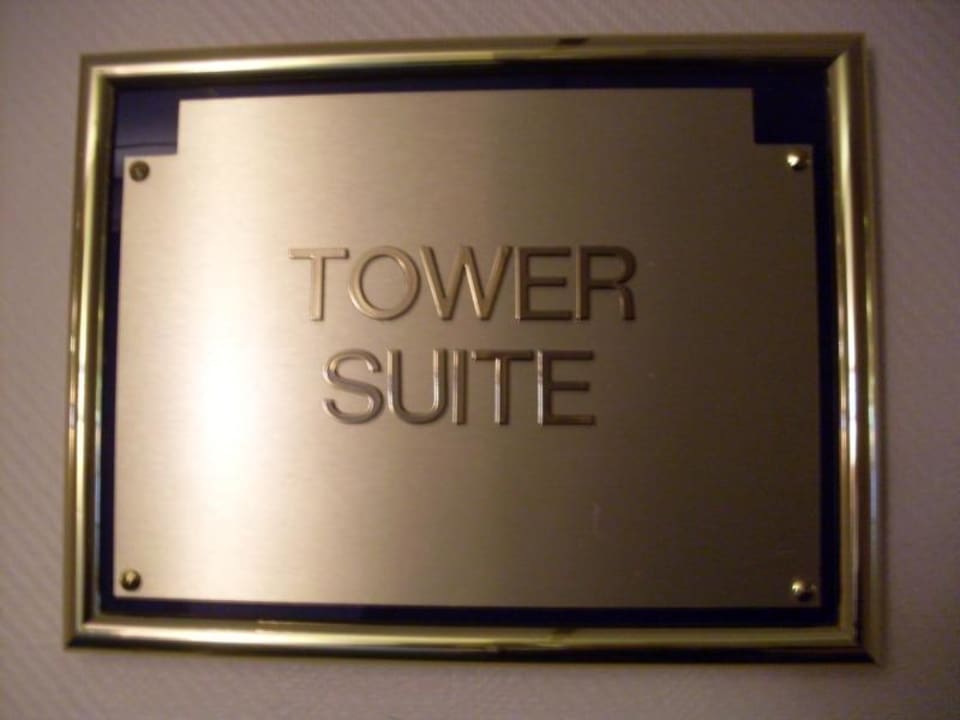 Eingang zur Tower-Suite Leonardo Hotel Hannover Airport