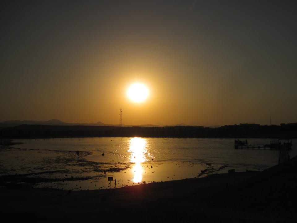 Sonnenuntergang über der Bucht TUI BLUE Samaya