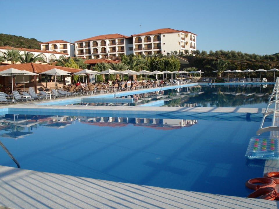 Ein super Pool Akrathos Beach Hotel