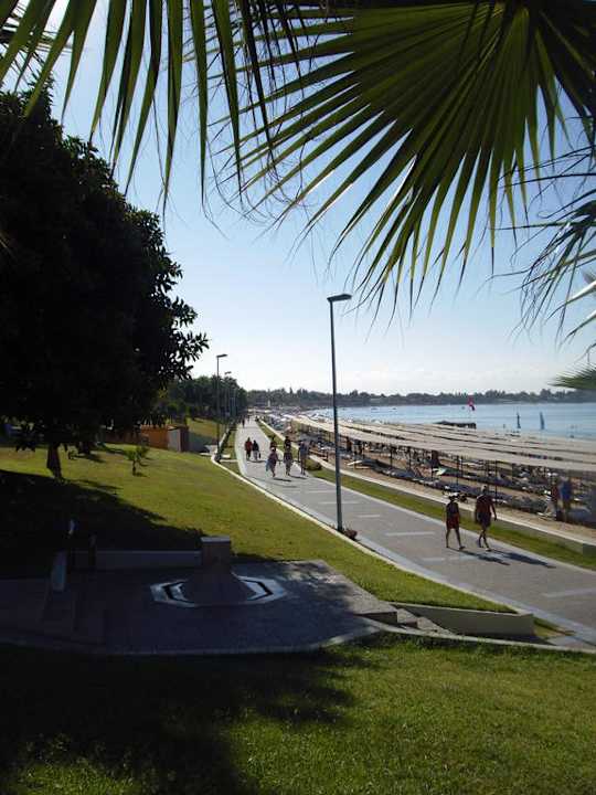 Strandpromenade vom Hotel nach Side Horus Paradise Luxury Resort & Club