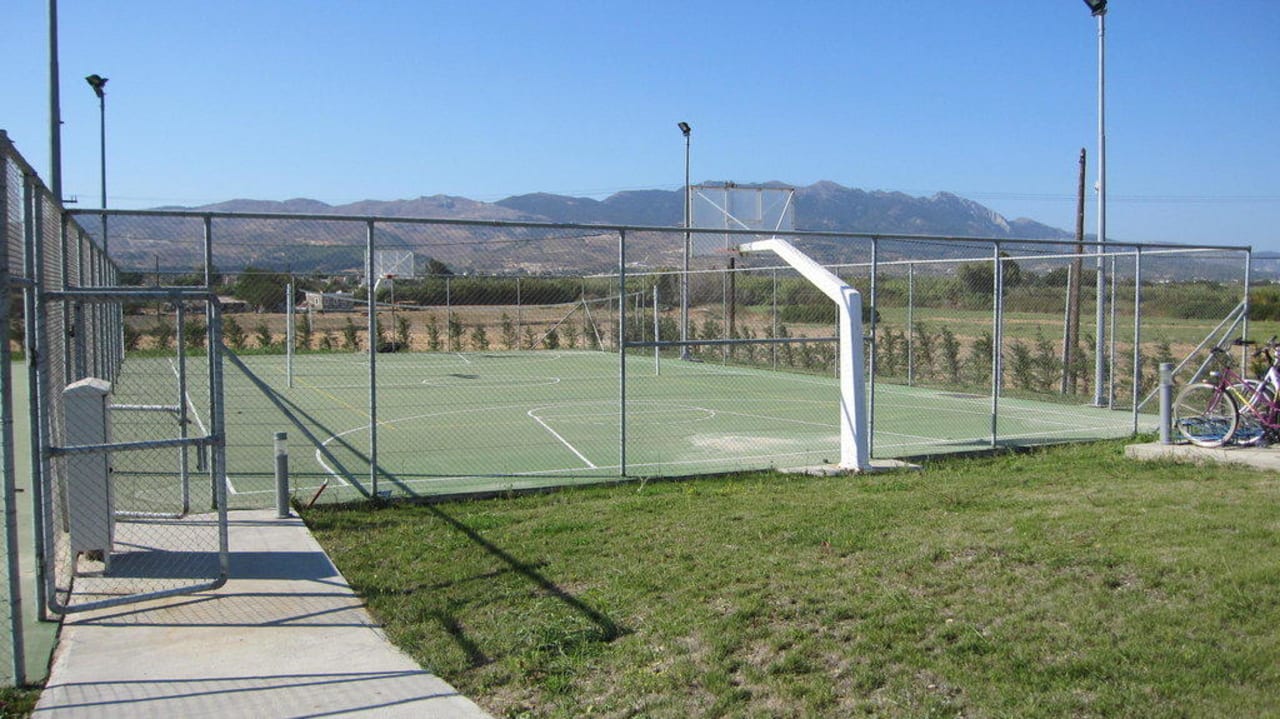 Volleyball - Basketball Diamond Deluxe Hotel & SPA