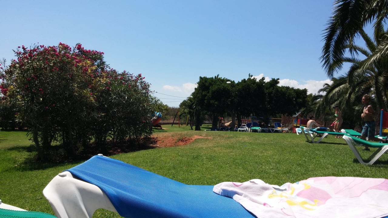 Und sehr viel Platz am Pool. :-) Hotel Mariant Park