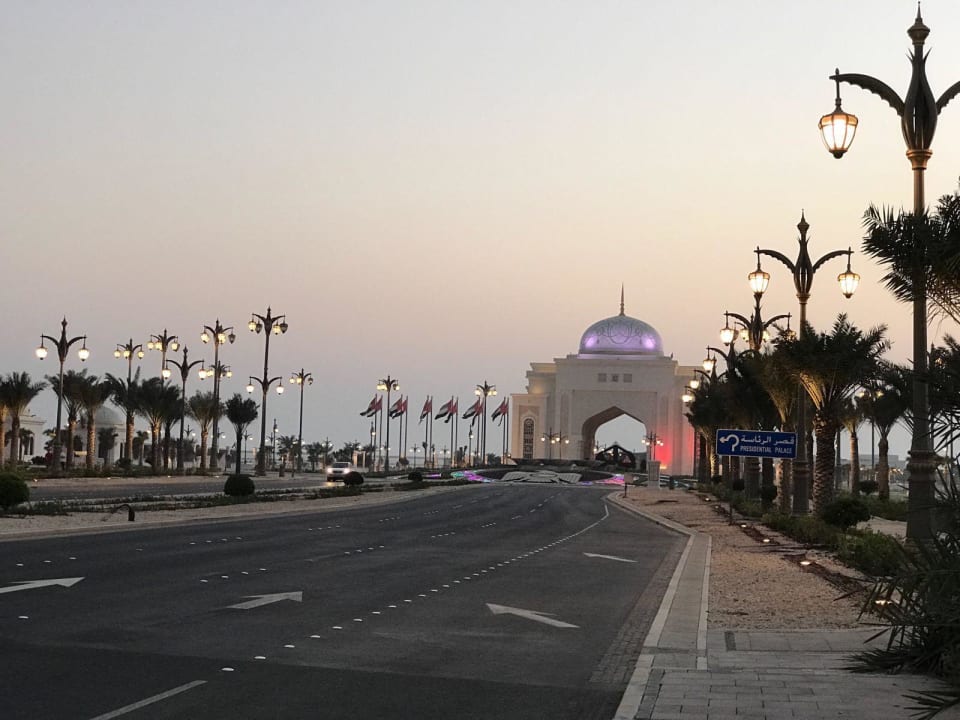 Einfahrt Emirates Palace Mandarin Oriental