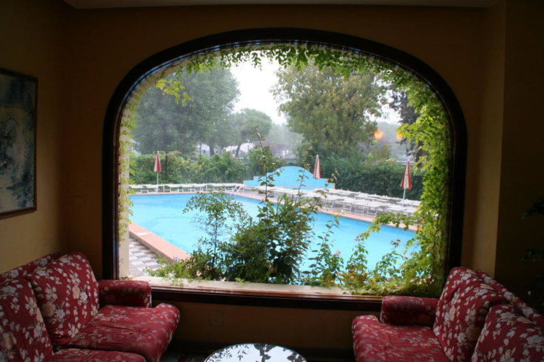 Panoramafenster zum Pool Hotel President