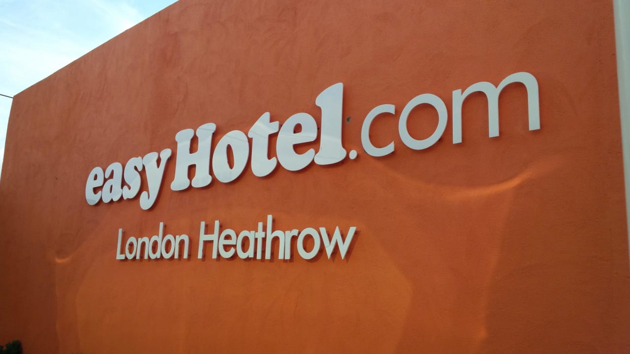 "Logo" easyHotel London Heathrow (London Borough of Hillingdon