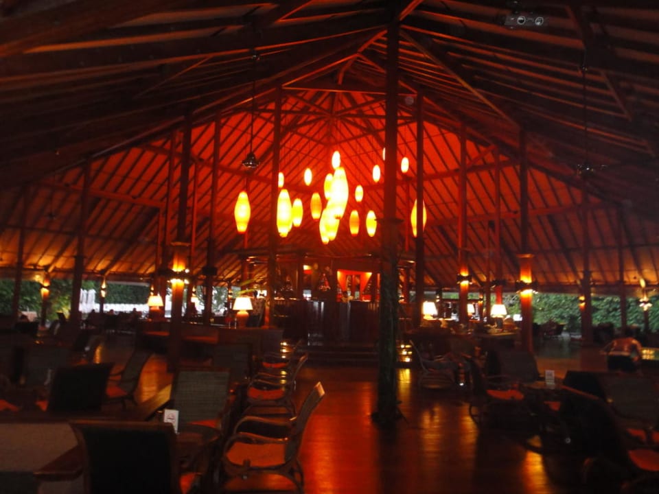 Mainbar bei Nacht Adaaran Select Meedhupparu Island Resort - Premium All Inclusive