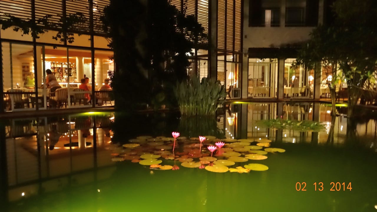 Blick vom Restaurant Richtung Bar/Lounge Hotel Lanka Princess Ayurveda