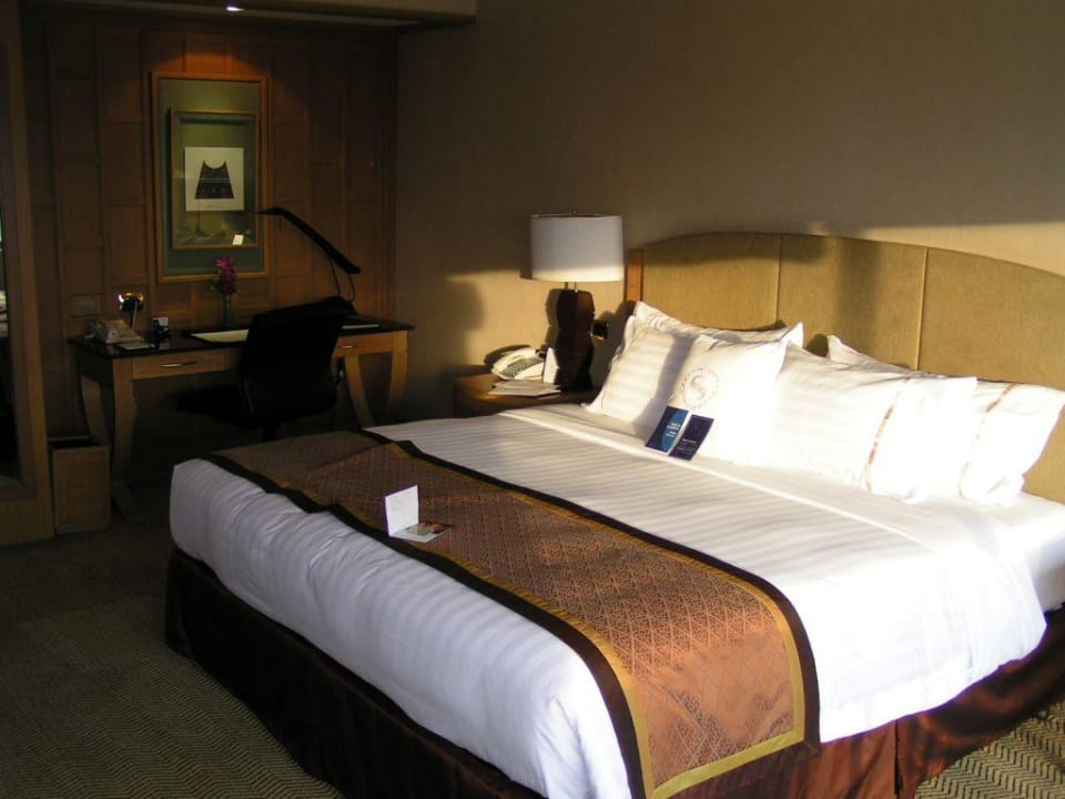 Tower Room Royal Orchid Sheraton Hotel & Towers