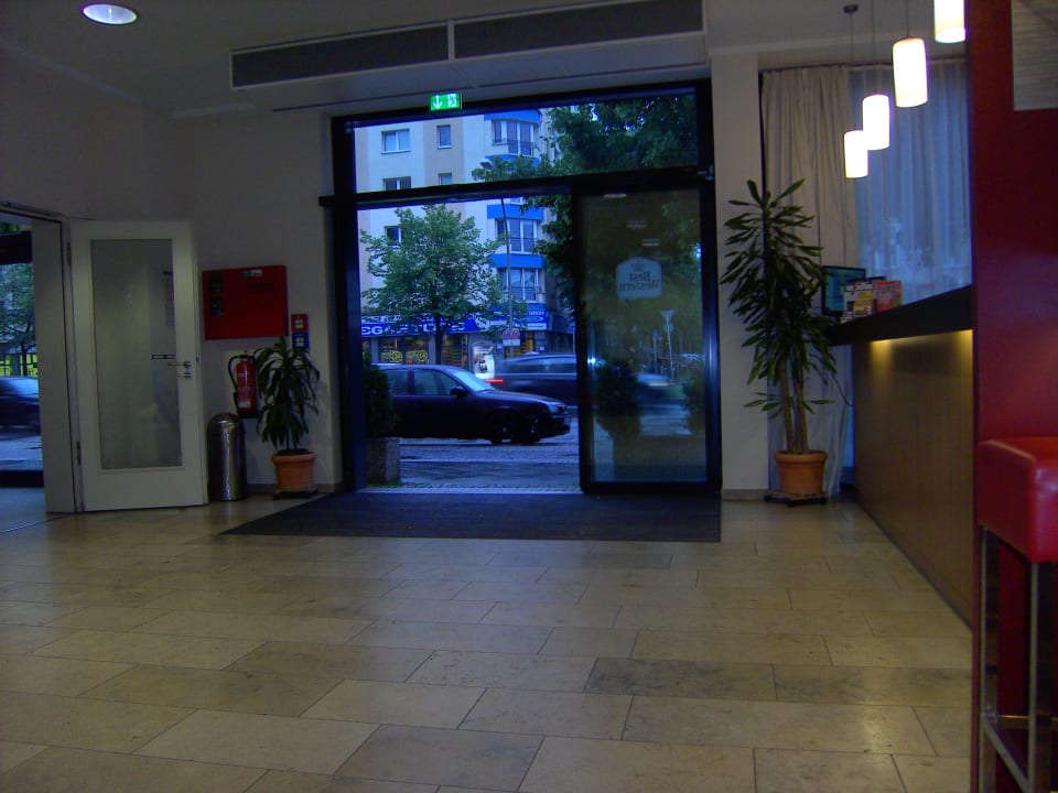 Ein-/Ausgang B&B Hotel Berlin City-Ost