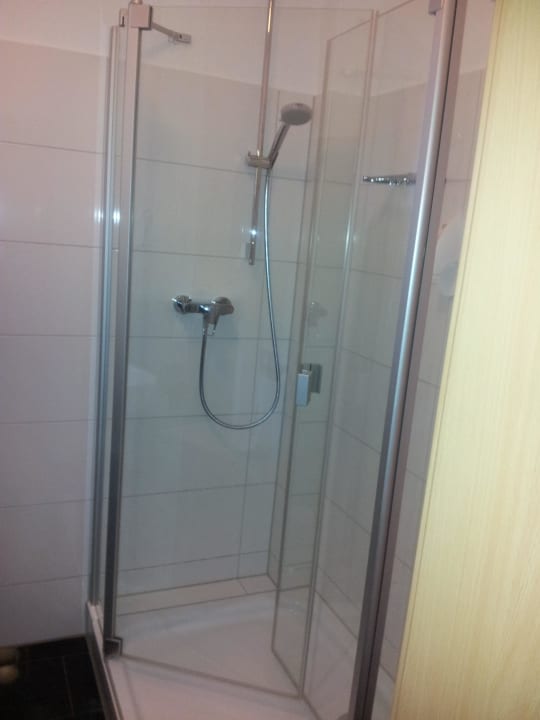 Große Duschkabine Hotel Petersen