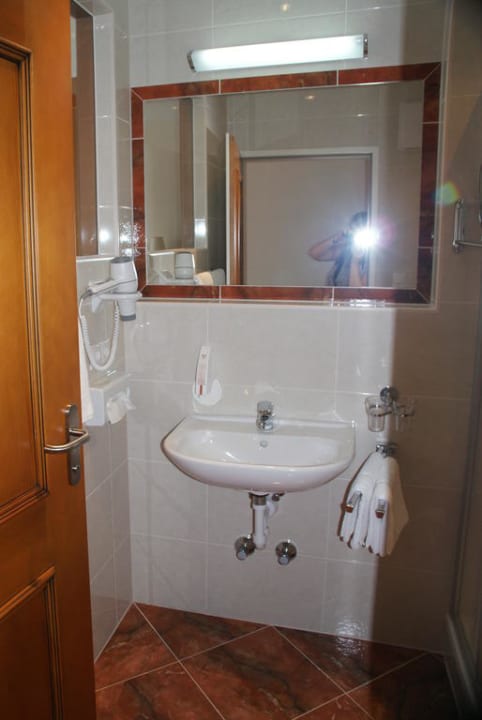 Badezimmer Haupthaus Familienzimmer Gasthof Post