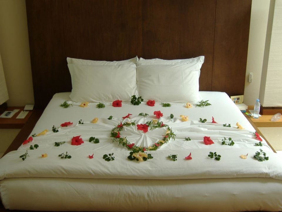 Honeymoon - Bettdekoration Conrad Maldives Rangali Island