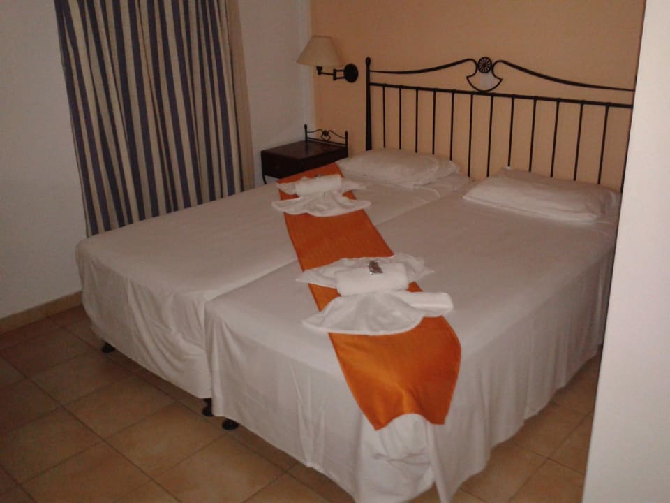 Bett war schön hergerichtet Aktea Beach/Holiday Village