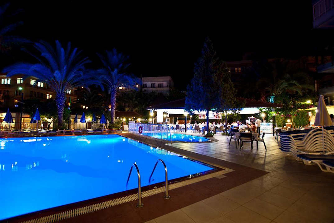 Pool at night 09/2012 Hotel Orient Suite