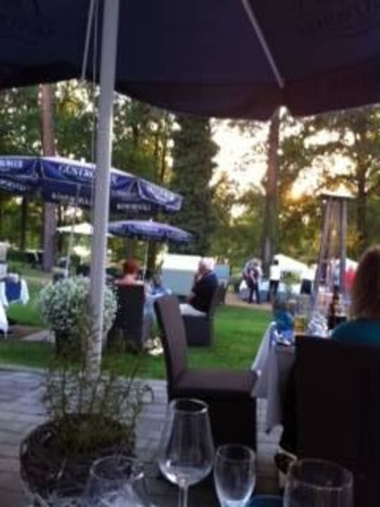 Barbeceau-Abend im Garten Victoria Suites