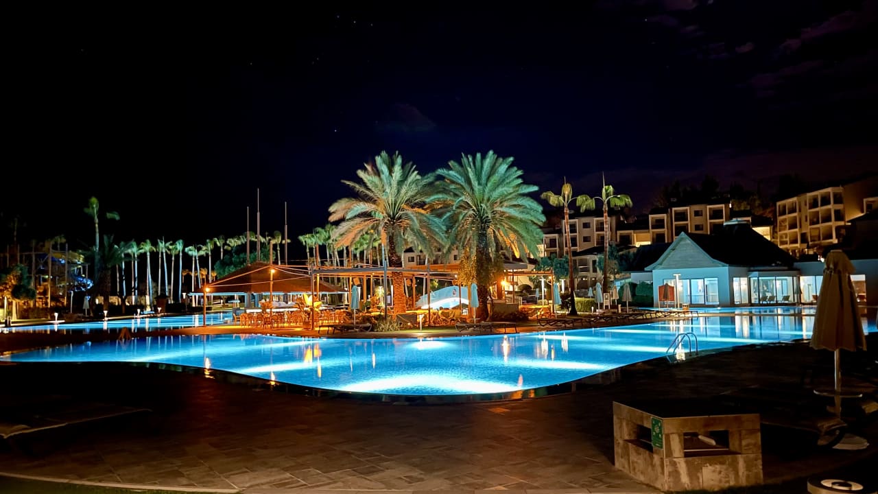 Pool Arum Barut Collection