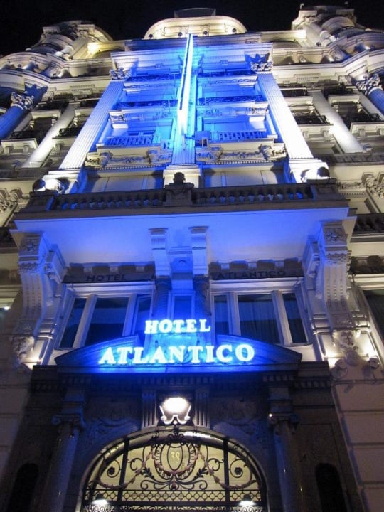 Facade at night Hotel Atlantico