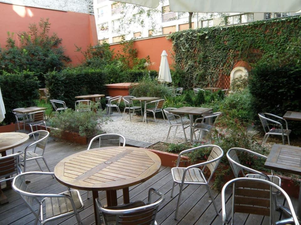 Terrasse des Frühstücksraums Moxy Paris Bastille