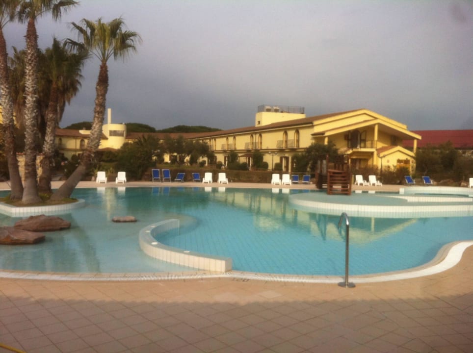 Una delle splendide piscine Horse Country Resort Congress & Spa