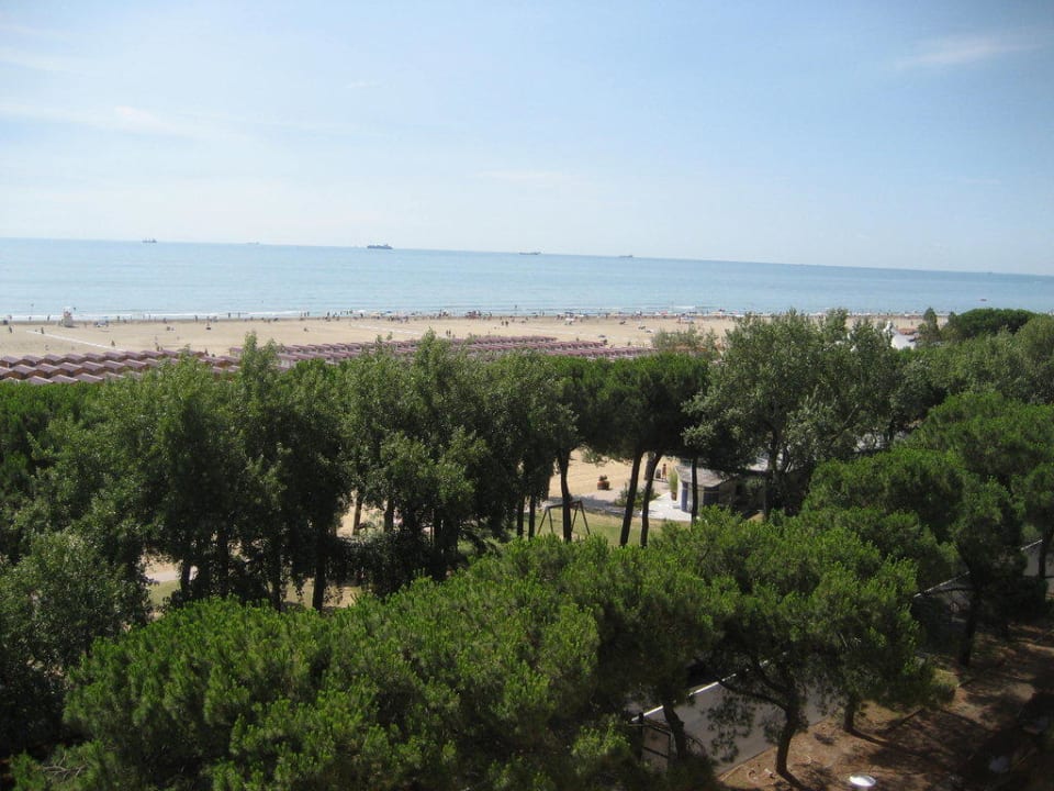 Blick aus dem Zimmer auf die Adria/Strand Hotel Venezia 2000