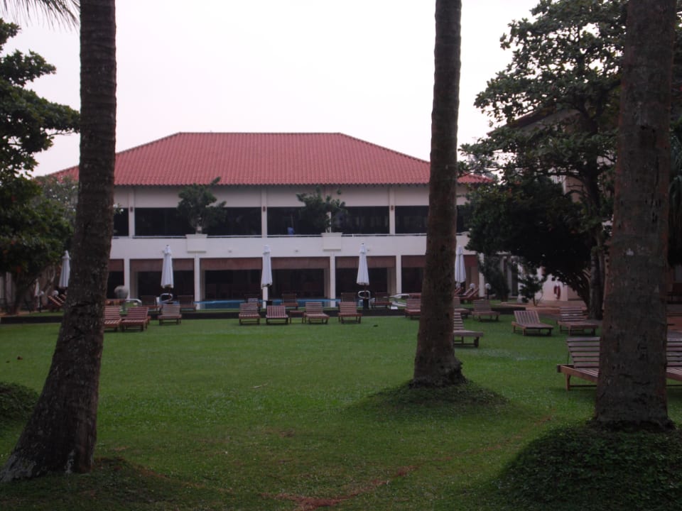 Blick zum Hotel Mermaid Hotel & Club