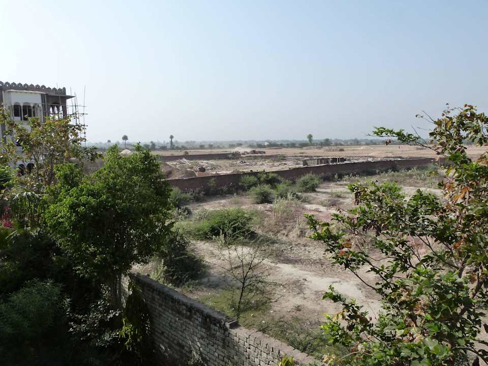 Hier haben die Arbeiter ihre "Geschäfte"erledigt Hotel Surya Vilas Palace