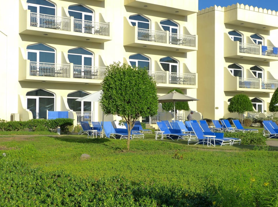 Sonnenbaden ohne Schirme Wyndham Garden Salalah Mirbat