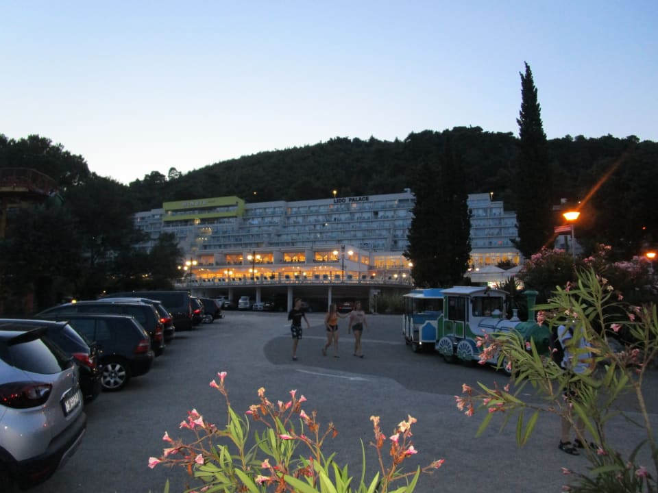 Außenansicht Oliva Camping - Maslinica Resort