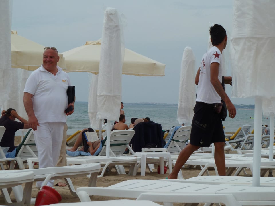 Der Masseur dreht seine Runde am Strand Trendy Side Beach Hotel - Adults only