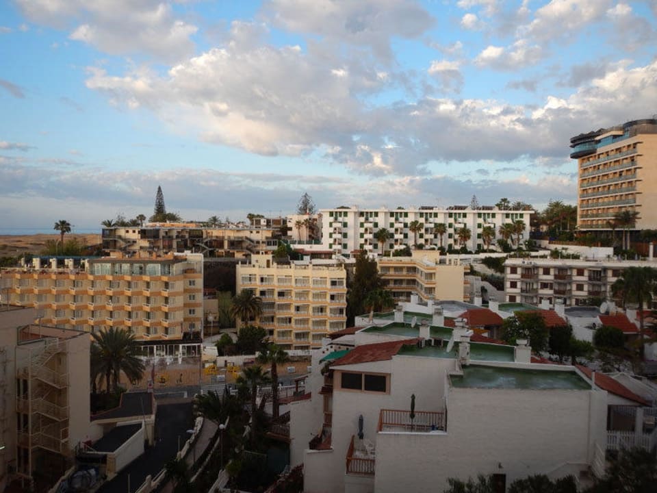 Blick hinten raus im 8. Stock Corallium Dunamar by Lopesan Hotels