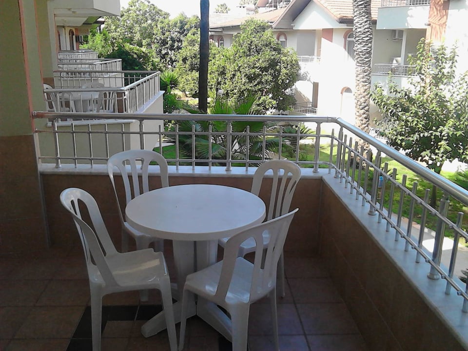 Einer der beiden Balkone Hotel Sirma
