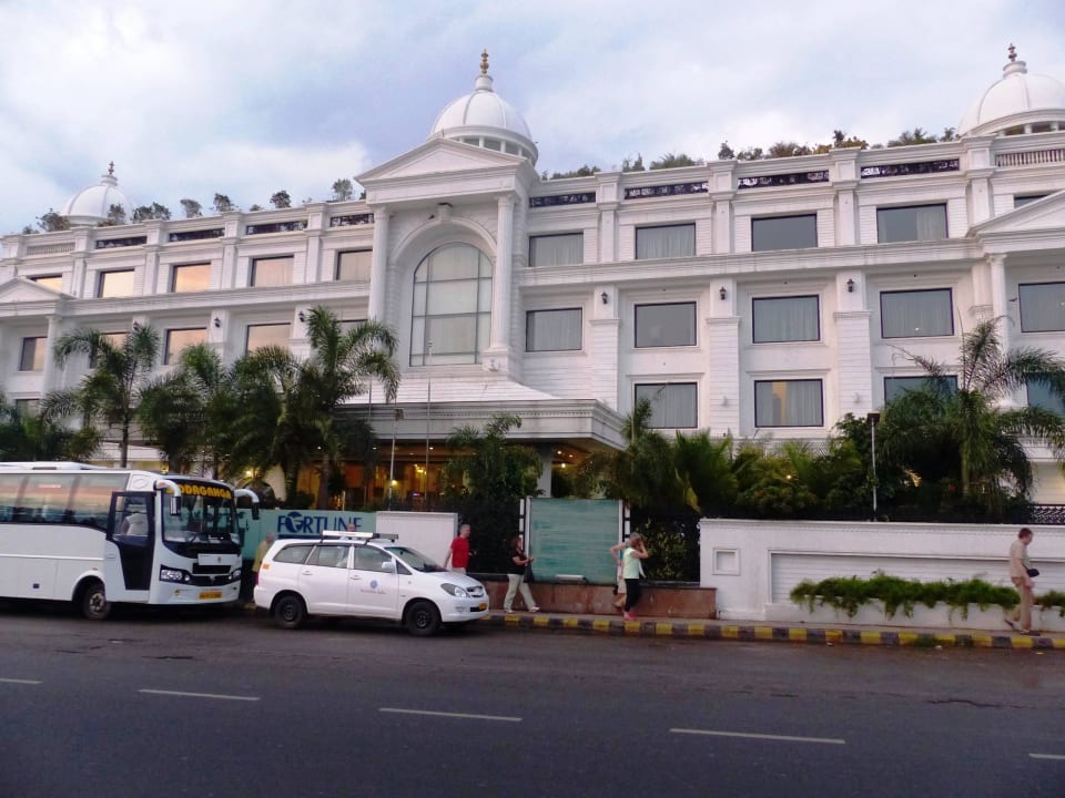 Hotel von Strassenseite  Hotel Fortune Jp Palace