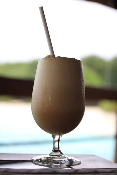 Lecker Eiskaffee NH Collection Maldives Reethi Resort