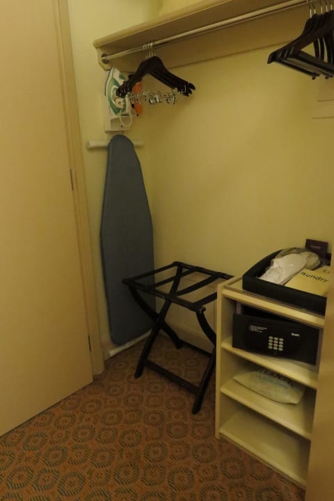 Flurschrank Atlantis, The Palm