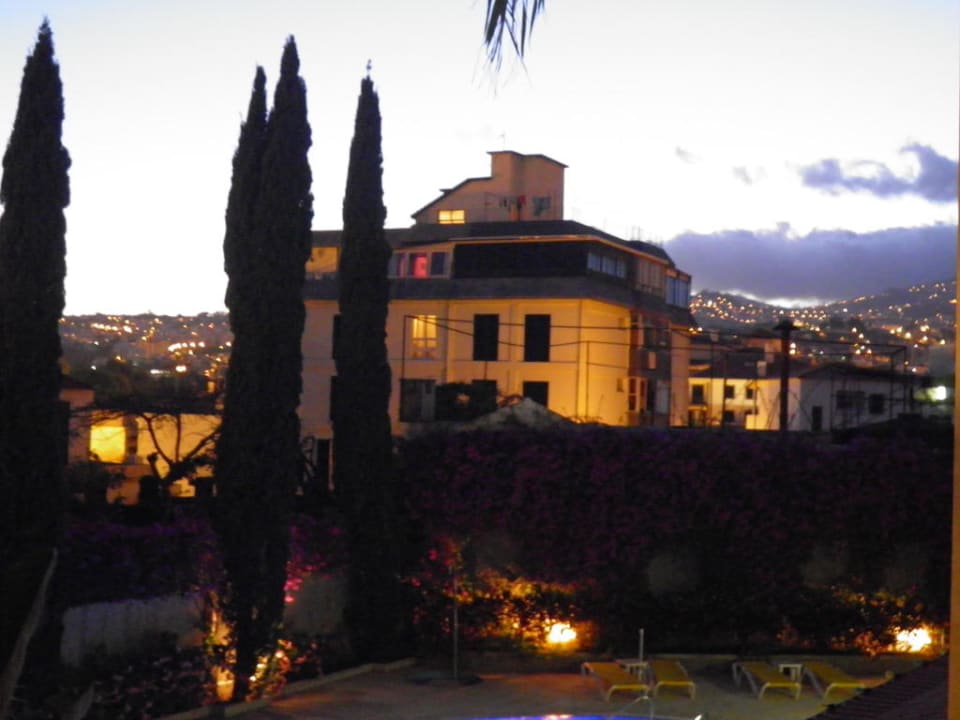 Blick vom Balkon am Abend Hotel Albergaria Dias