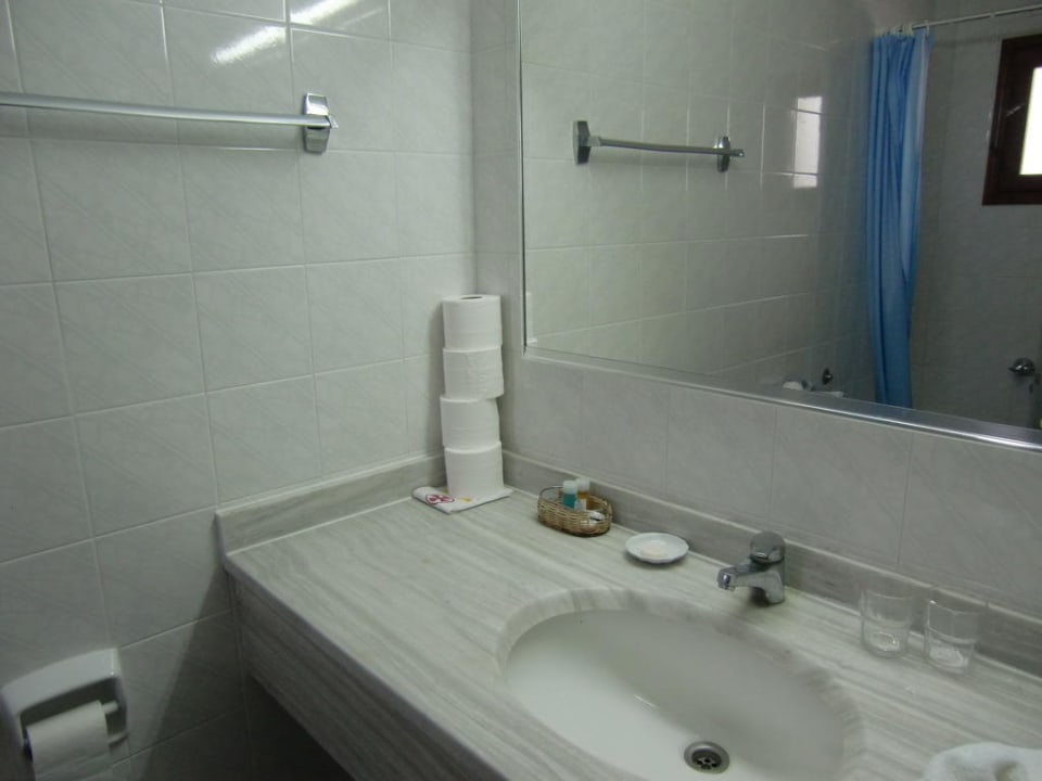 Toilettenpapierstapel Hotel Portes Beach