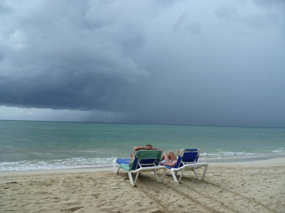 Wolkenhimmel Hotel Grand Pineapple Beach Negril