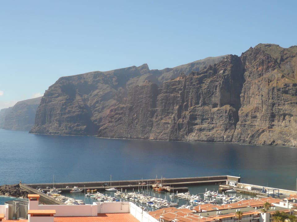 Widok na port z pokoju TUI BLUE Los Gigantes