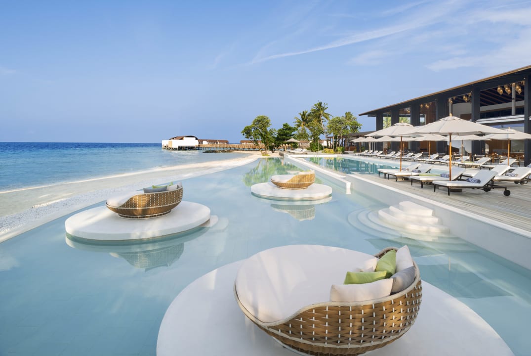 Pool The Westin Maldives Miriandhoo Resort
