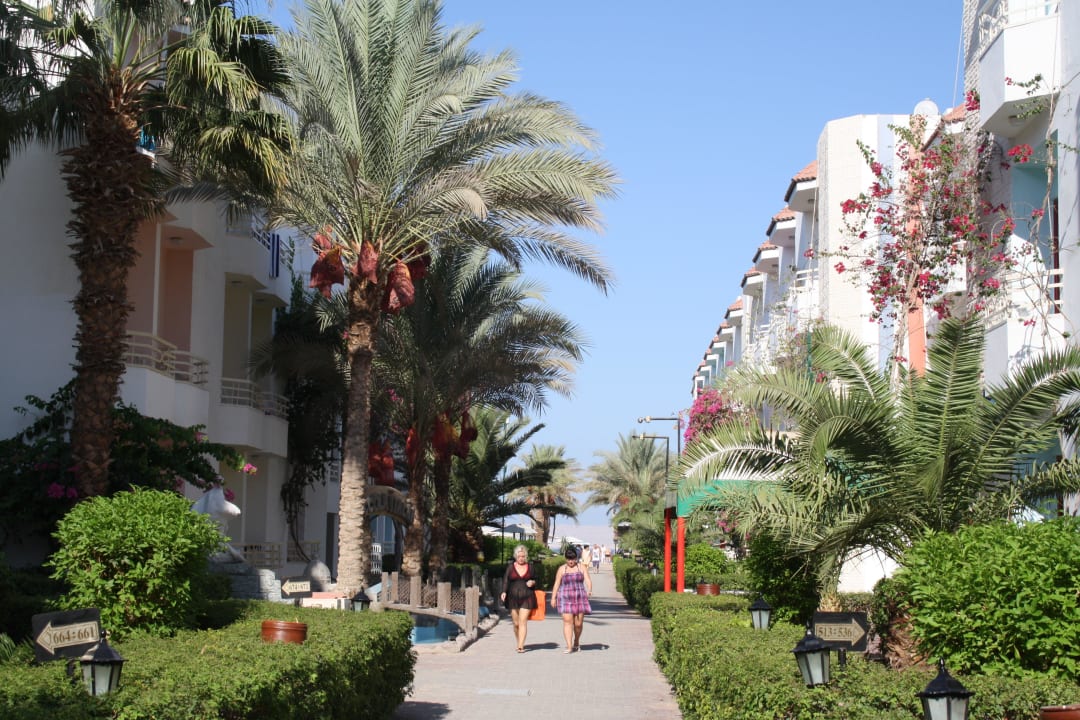 De pad naar de zee Minamark Beach Resort & Spa