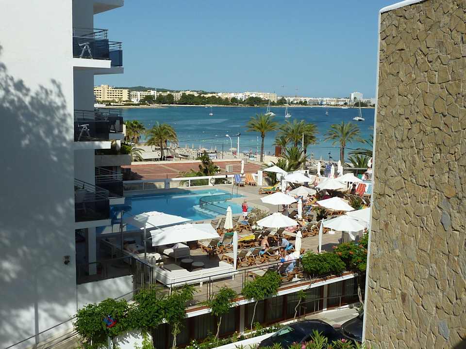 Blick zum Strand Hotel Osiris