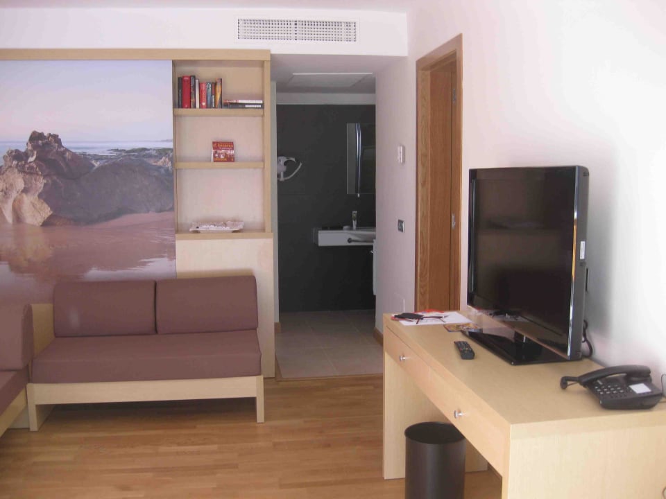 Wohnzimmer mit Großfernseher R2 Romantic Fantasia Suites - Adults only
