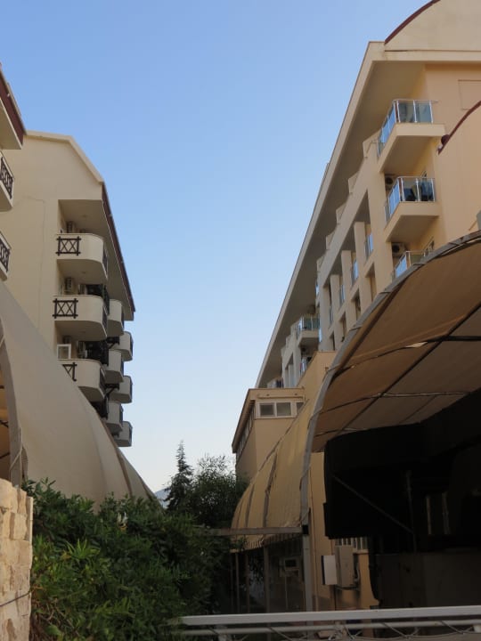 Links - Titan Select Garden / rechts - Titan Select Solivia Hotel