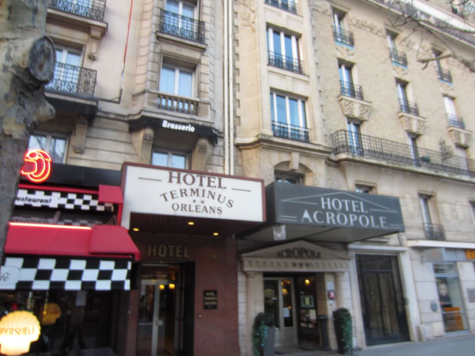 Lage direkt am Ausgang Metro Port Orleans Hotel Terminus Orleans