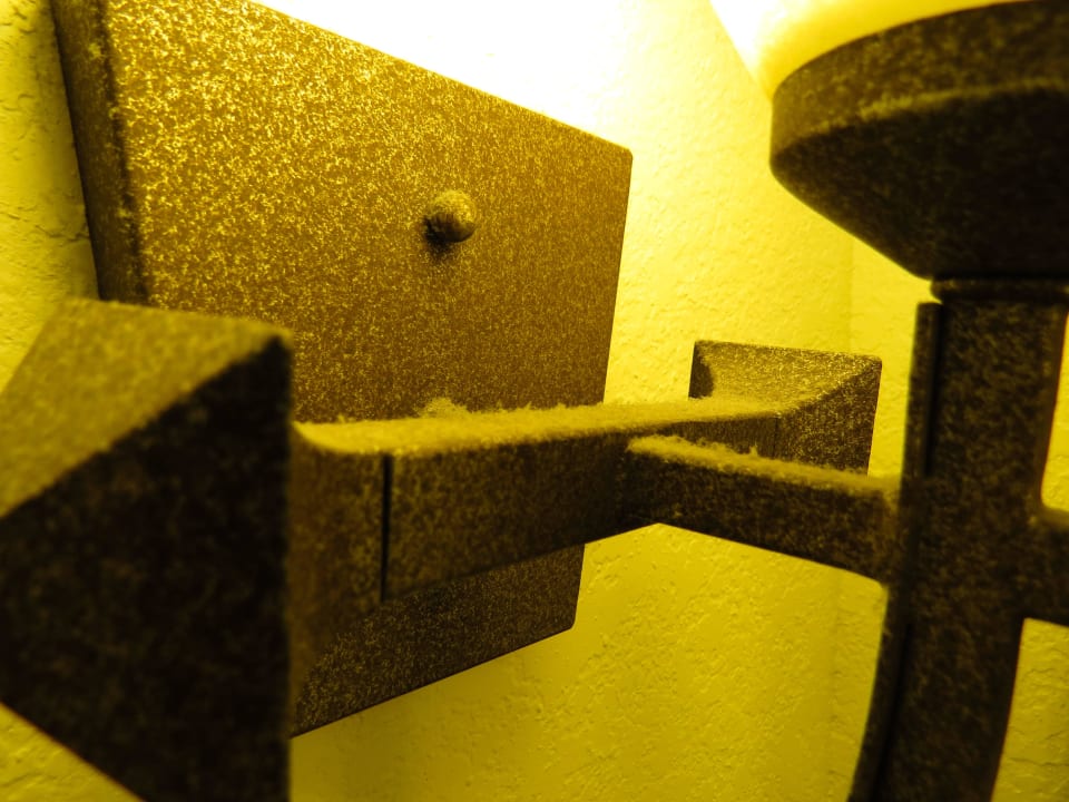 Lampe mit dicker Staubschicht Wyndham Garden Baronne Plaza