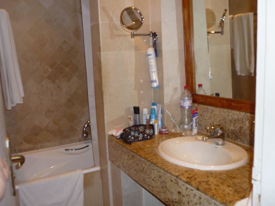 Sallle de bains aec baignoire-douche Ulysse Djerba Thalasso & Spa