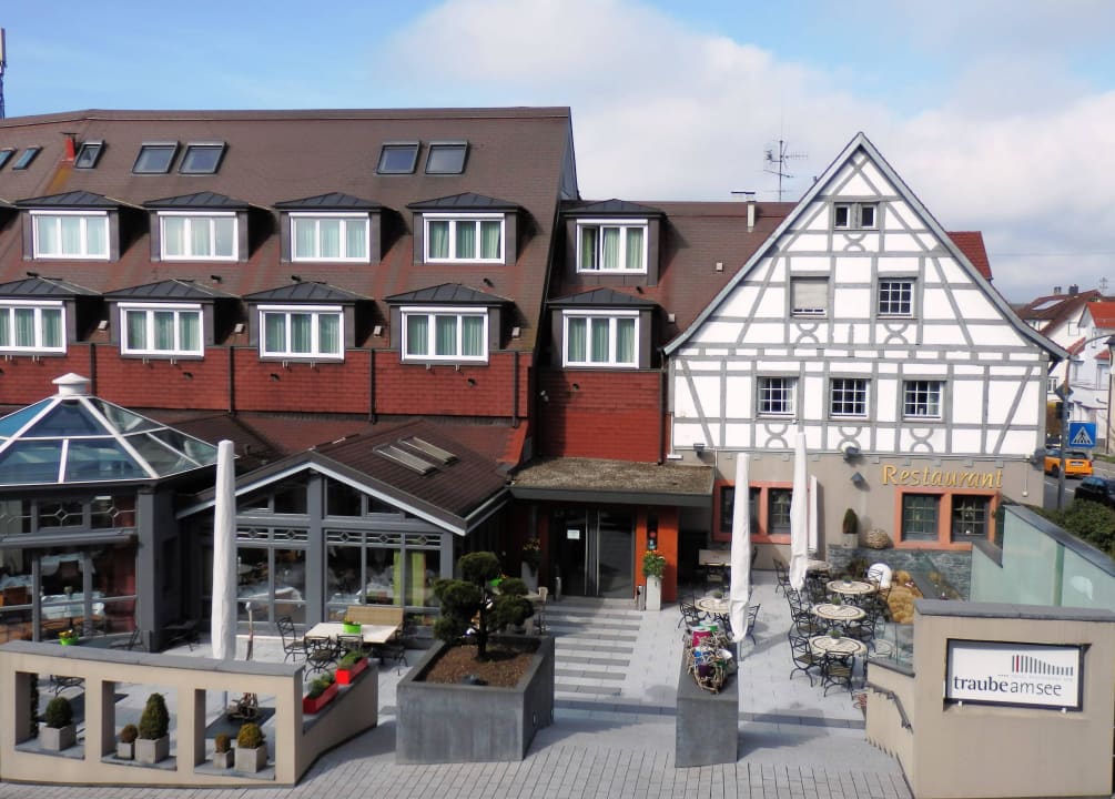 Blick auf Restauranteingang Hotel Traube am See